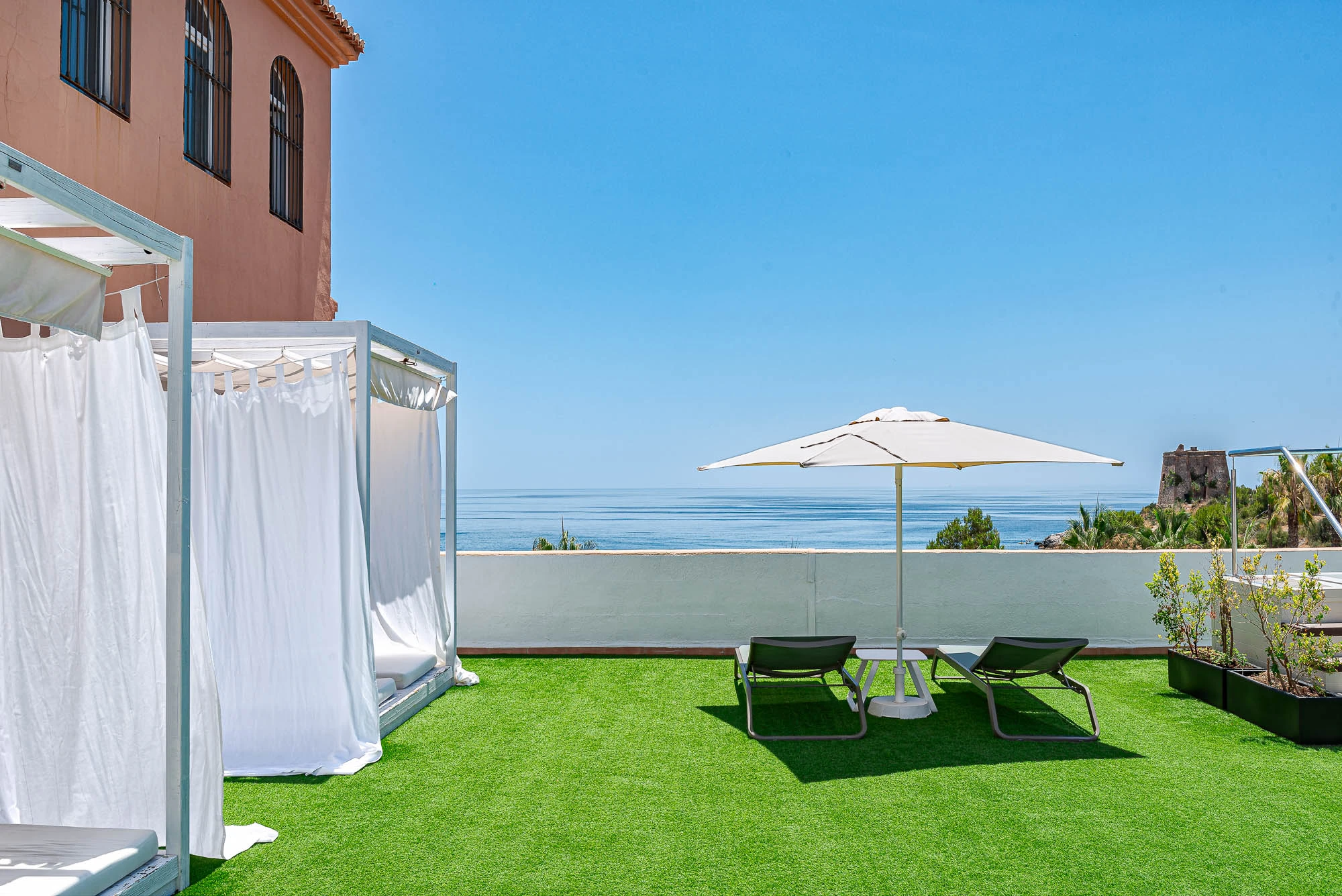 05 terraza camas balinesas